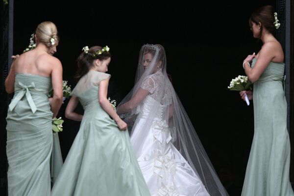 عروس نوه ملکه بریتانیا ،  در مراسم عروسی - اسپوتنیک ایران  