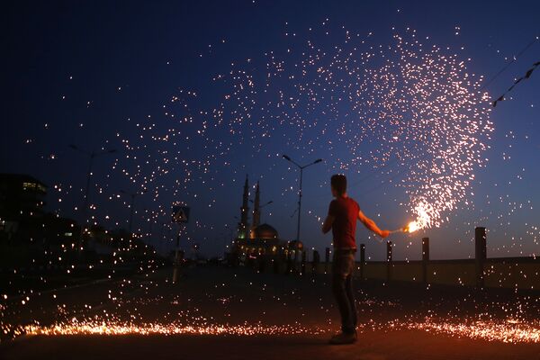 آتش بازی به مناسبت ماه رمضان در نوار غزه - اسپوتنیک ایران  