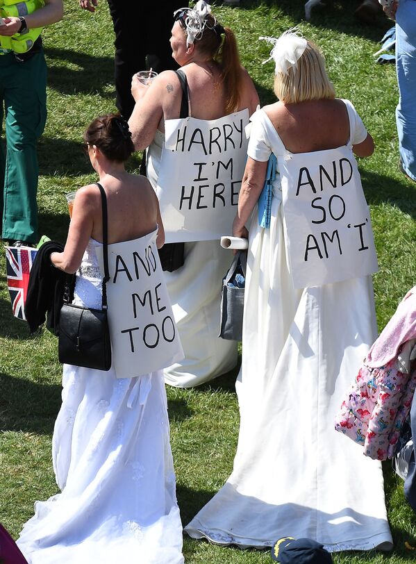 مهمانان در لباس های مضحک عروسی در مراسم ازدواج پرنس هری و مگان مارکل در بریتانیا - اسپوتنیک ایران  