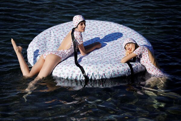 مدل های کلکسیون Emilia Wickstead در هفته مد استرالیا در سیدنی - اسپوتنیک ایران  