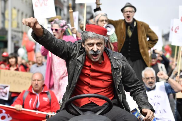تظاهرات کارگران بلژیکی برای افزایش حقوق بازنشستگی در بروکسل - اسپوتنیک ایران  