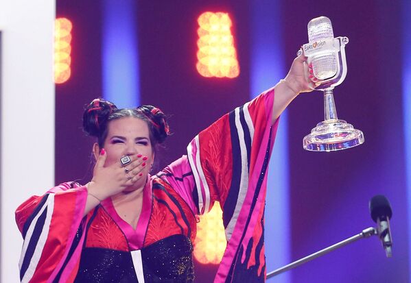خواننده نتا بارزیلای از اسرائیل، برنده مسابقه ی بین المللی «یوروویژن ۲۰۱۸» - اسپوتنیک ایران  