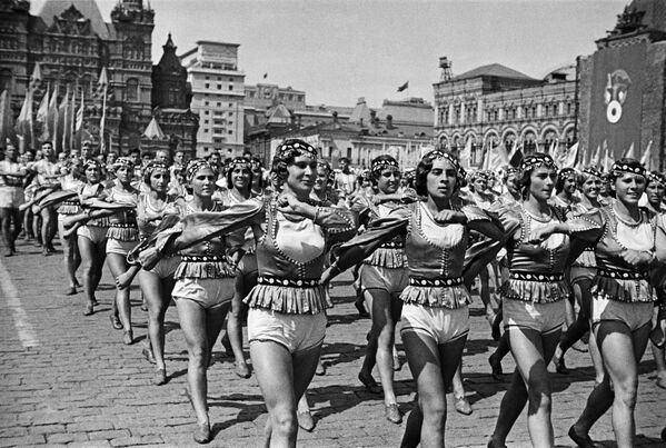 رژه ورزشکاران در زمان شوروی - اسپوتنیک ایران  