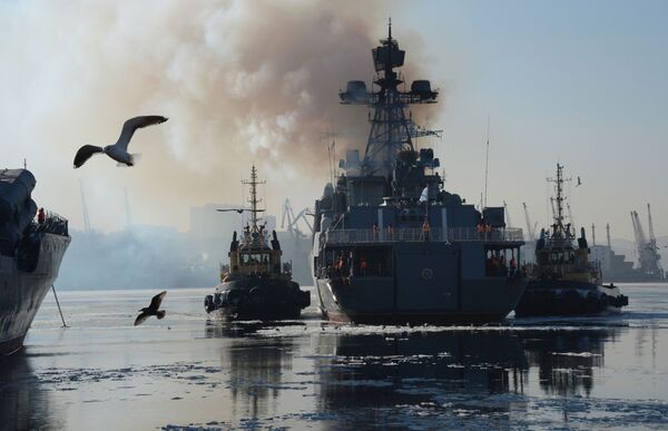 کشتی جنگی «ادمیرال تریبوتس» به مناسبت روز ناوگان اقیانوس آرام نیروی دریایی روسیه - اسپوتنیک ایران  