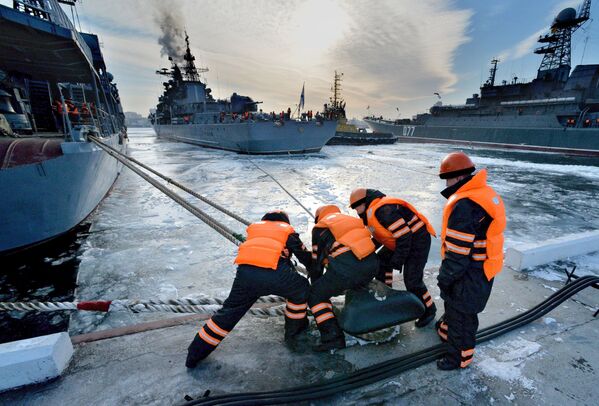 ناوچه جنگی در بندر ولادی واستوک به مناسبت روز ناوگان اقیانوس آرام نیروی دریایی روسیه - اسپوتنیک ایران  