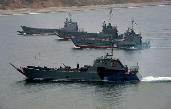 قایق های فرود تفنگداران دریایی در جشن ناوگان اقیانوس آرام نیروی دریایی روسیه - اسپوتنیک ایران  