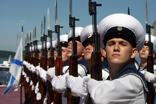 گارد افتخار در جشن ناوگان اقیانوس آرام نیروی دریایی روسیه - اسپوتنیک ایران  