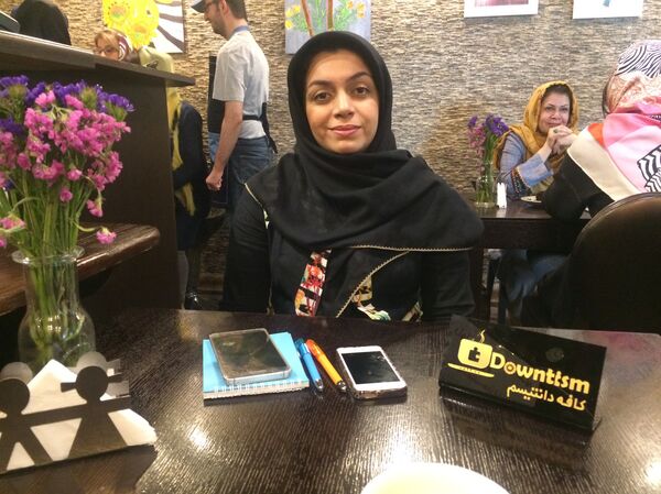 کافه ای بی رقیب در یکی از خیابانهای تهران + ویدیو - اسپوتنیک ایران  