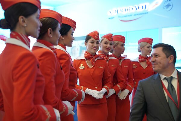 مهمانداران شرکت هواپیمایی ایروفلوت در اجلاس سنت پترزبورگ - اسپوتنیک ایران  