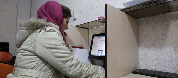  كاربر جوان اینترنت در تهران - اسپوتنیک ایران  