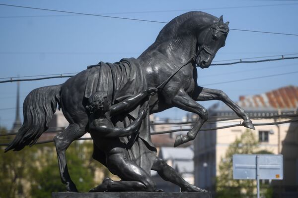 مجسمه وحشت اسب بر روی پل آنچکوف در سن پترزبورگ - روسیه - اسپوتنیک ایران  