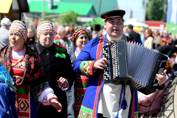 شرکت کنندگان جشن ملی روسی «کاراوان» در قازان تاتارستان - اسپوتنیک ایران  