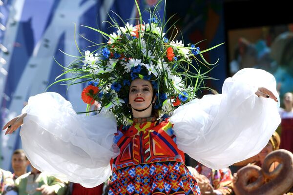 شرکت کننده جشن ملی روسی «کاراوان» در قازان تاتارستان - اسپوتنیک ایران  