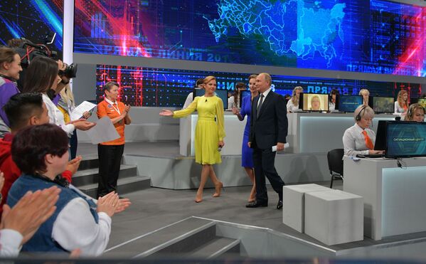 ولادیمیر پوتین رئیس جمهور روسیه در گفتگوی مستقیم با مردم - اسپوتنیک ایران  