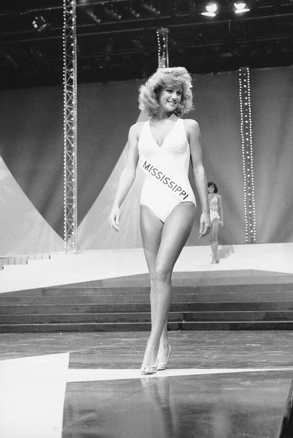 شرکت کننده کنکور زیبایی «ملکه آمریکا» سال 1985 آتلانتیک سیتی - اسپوتنیک ایران  