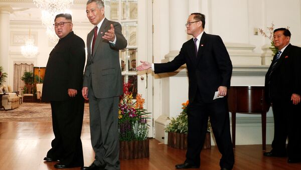 کیم جونگ اون رهبر کره شمالی و نخست وزیر سنگاپور - اسپوتنیک ایران  