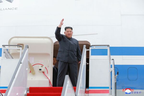 کیم جونگ اون رهبر کره شمالی قبل از پرواز به سنگاپور - اسپوتنیک ایران  