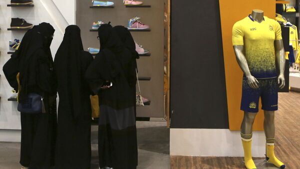 نمایش مد لباس زنانه در عربستان به سبک عجسب +ویدئو - اسپوتنیک ایران  