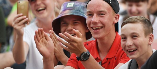 واکنش هواداران به پیروزی روسیه در بازی افتتاحیه جام جهانی با عربستان سعودی - اسپوتنیک ایران  