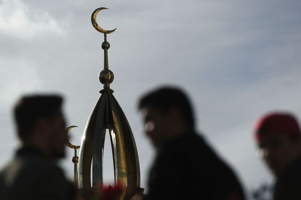 مسلمانان قبل از نماز عید فطر در کازان - اسپوتنیک ایران  