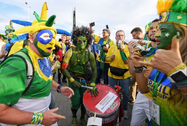 هواداران تیم ملی برزیل قبل از آغاز بازی تیم های برزیل و سوئیس - اسپوتنیک ایران  