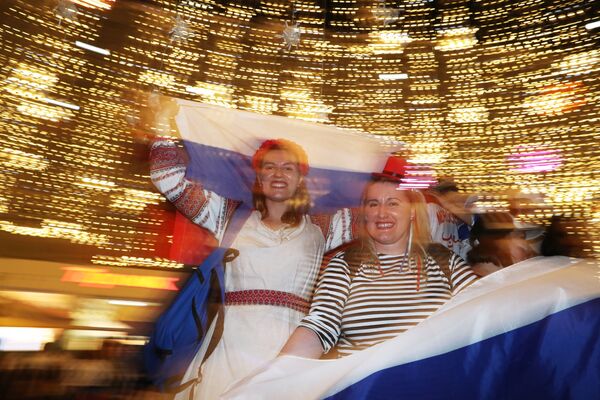 شادی مردم روسیه پس از پیروزی بر مصر در مسابقات جام جهانی 2018 روسیه - اسپوتنیک ایران  