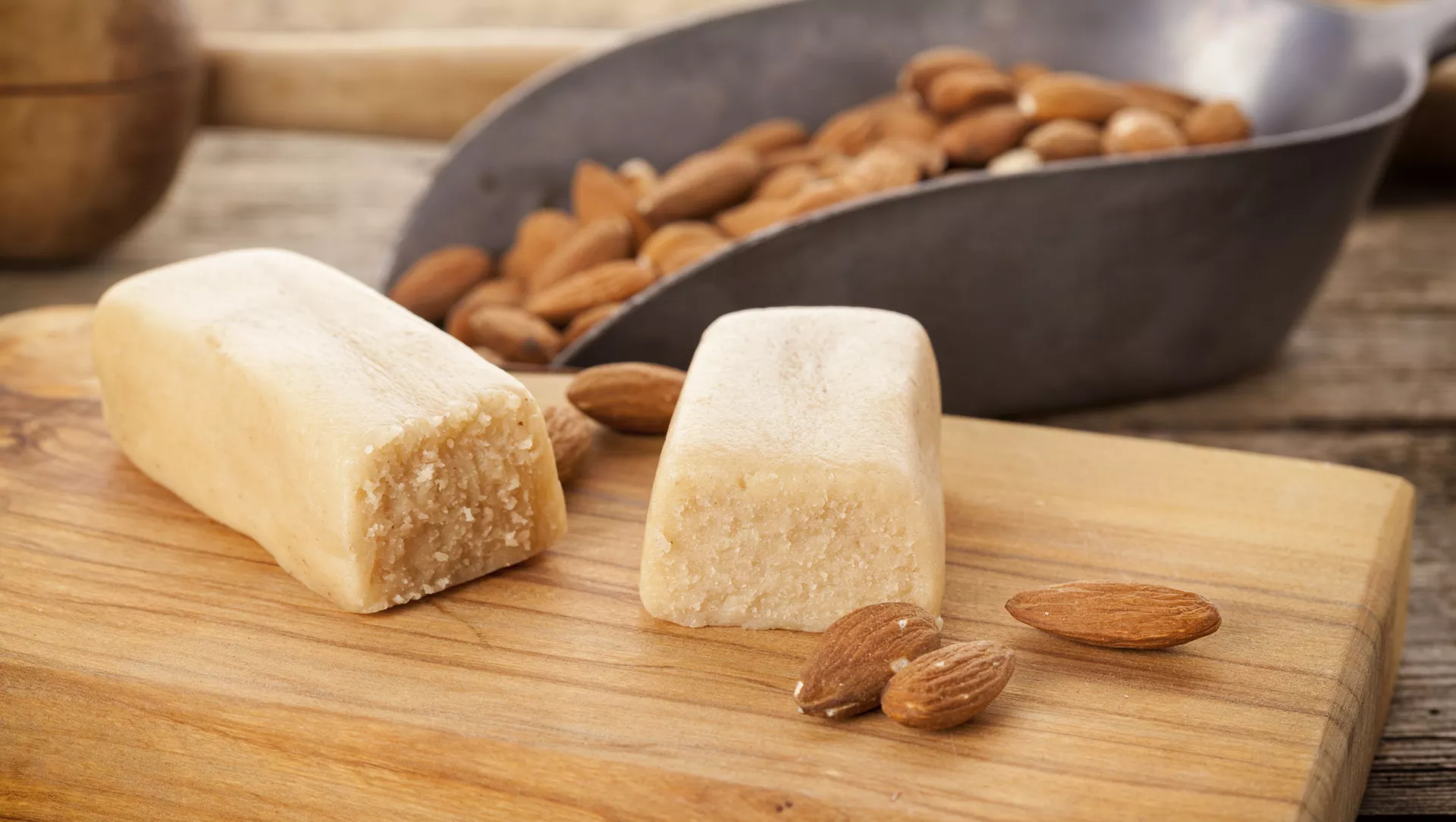 با خوردن روزی ۴ بادام چه اتفاقی در بدن ما می افتد +ویدئو