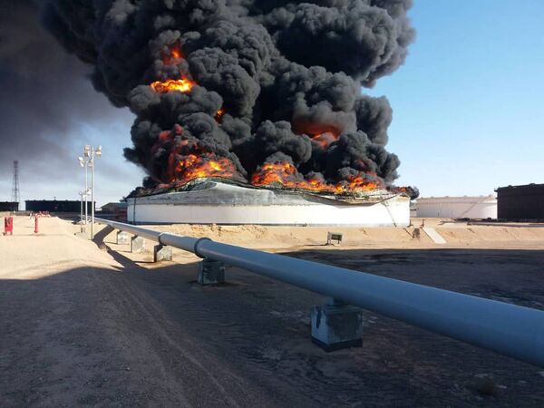 آتش سوزی در مخازن نفت بندر «راس لانوف» لیبی - اسپوتنیک ایران  
