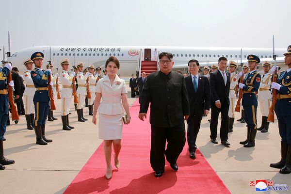 رهبر کره شمالی و همسرش در هنگام سفر به چین - اسپوتنیک ایران  