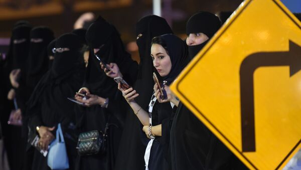 اجازه تاکسیرانی برای زنان عربستان سعودی - اسپوتنیک ایران  