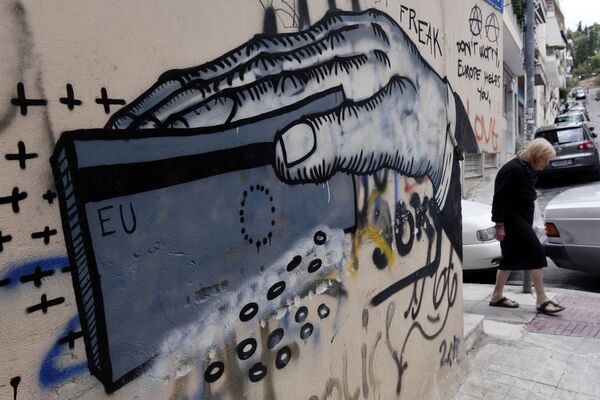 گرافیتی روی دیوار خانه ای در آتن - اسپوتنیک ایران  