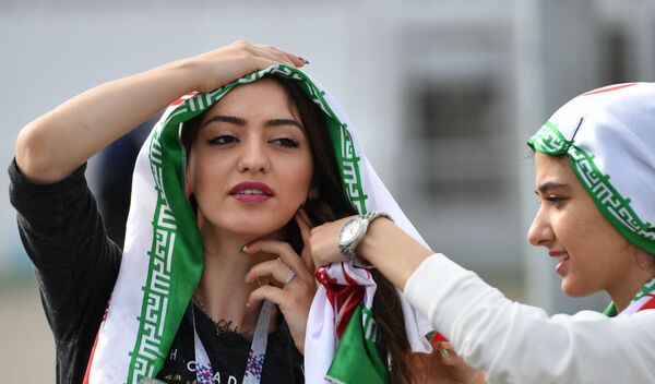 هواداران تیم ملی ایران قبل از بازی ایران و پرتغال - اسپوتنیک ایران  