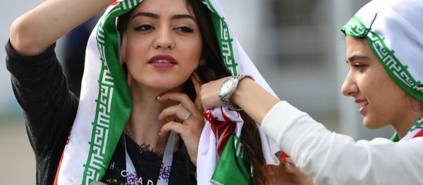 پخش زنده از ورود زنان به ورزشگاه آزادی برای تماشای دیدار ایران و کامبوج+ ویدیو - اسپوتنیک ایران  