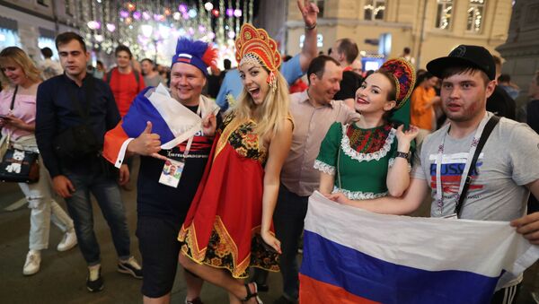 خوشحالی هواداران تیم ملی روسیه پس از برد تیمشان مقابل مصر - اسپوتنیک ایران  