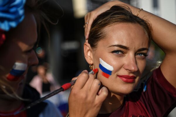 هواداران تیم ملی روسیه قبل از بازی بین تیم های روسیه و مصر - اسپوتنیک ایران  
