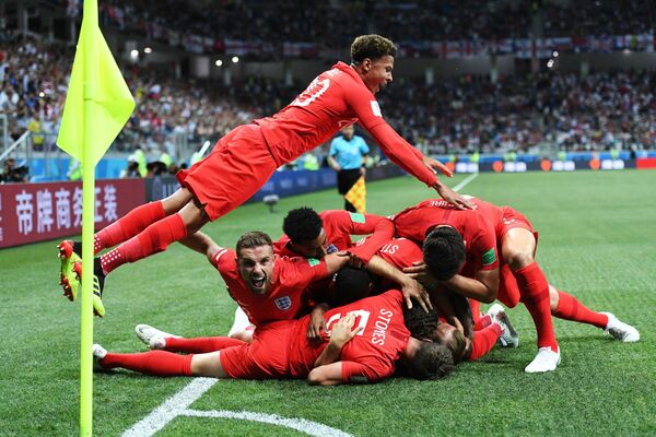 بازیکنان تیم ملی انگلیس در حال خوشحالی در بازی مقابل تونس - اسپوتنیک ایران  