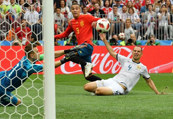 بازی اسپانیا و روسیه با پیروزی میزبان خاتمه یافت - اسپوتنیک ایران  