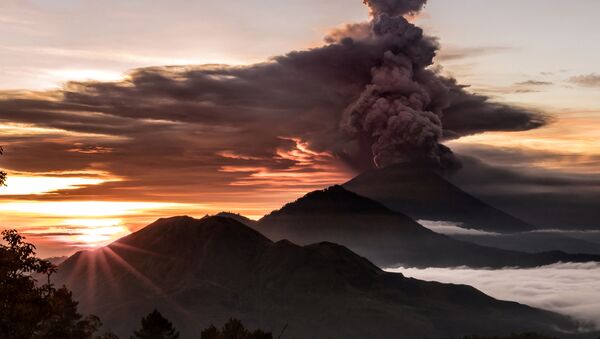 فوران آتشفشان آگونگ در بالی اندونزی - اسپوتنیک ایران  