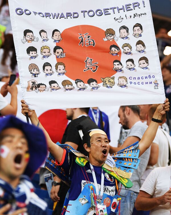 هوادار تیم ملی ژاپن قبل از مسابقه با بلژیک - اسپوتنیک ایران  