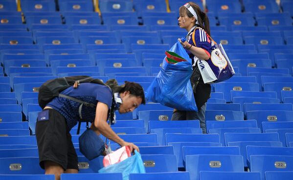 هواداران تیم ملی ژاپن پس از مسابقه با بلژیک - اسپوتنیک ایران  