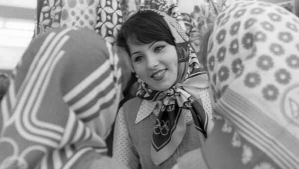 روسری هایی با نشان بازی های المپیک ۱۹۸۰ در شوروی - اسپوتنیک ایران  
