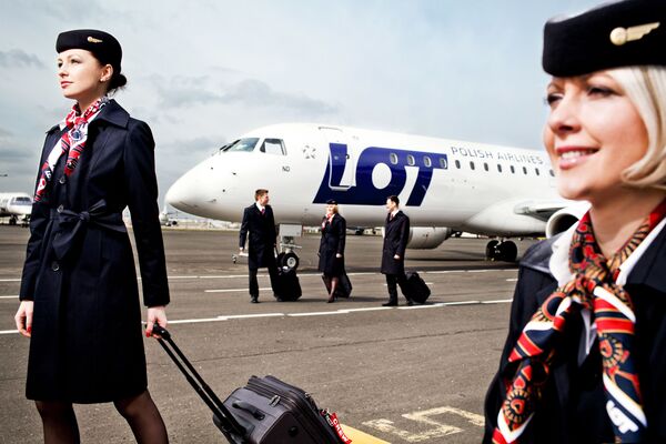 مهمانداران شرکت هواپیمایی  LOT لهستان - اسپوتنیک ایران  