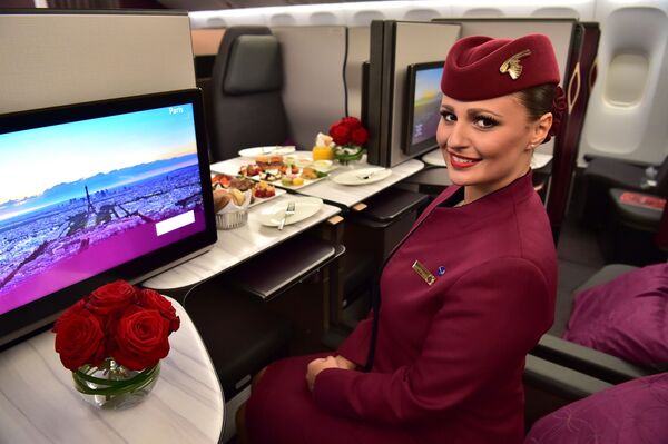 مهماندار شرکت هواپیماییQatar Airways - اسپوتنیک ایران  
