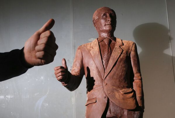مجسمه شکلاتی ولادیمیر پوتین رئیس جمهور روسیه در فستیوال شکلات در سن پیترزبورگ - اسپوتنیک ایران  