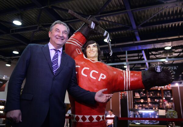 مجسمه شکلاتی ولادیسلاو تریتیاک قهرمان سه باره المپیک در مسکو - اسپوتنیک ایران  