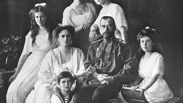 نیکلای رامانوف به همراه خانواده اش در سال 1917 - اسپوتنیک ایران  
