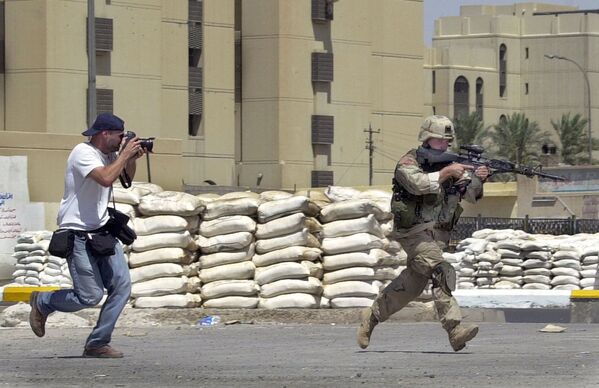 دیوید گوتنفلدر عکاس آسوشیتد پرس در بغداد - اسپوتنیک ایران  