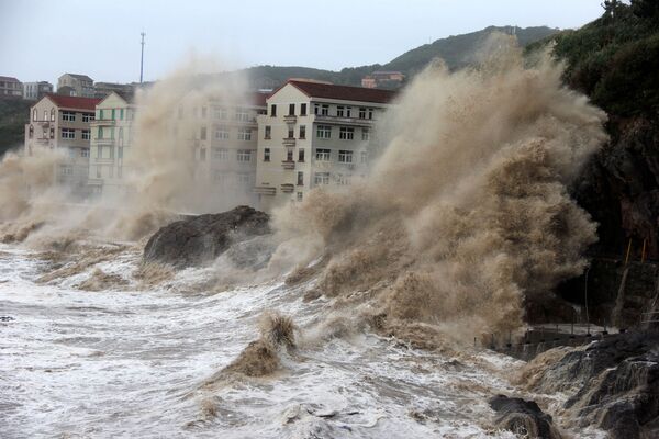 موج ها در زمان طوفان «ماریا» در چین - اسپوتنیک ایران  