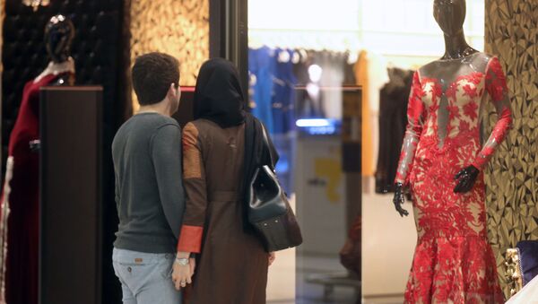 ویترین مغازه لباس فروشی در تهران - اسپوتنیک ایران  
