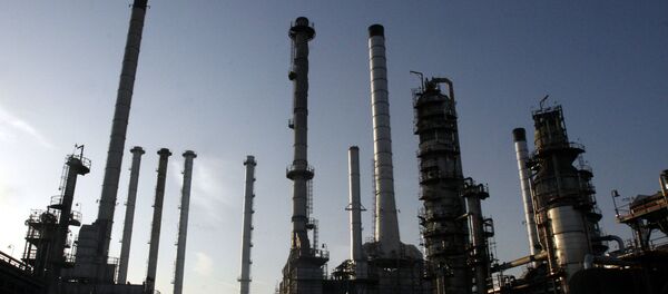 درآمد دولت احمدی نژاد و روحانی از فروش نفت چقدر بوده است؟+ عکس - اسپوتنیک ایران  